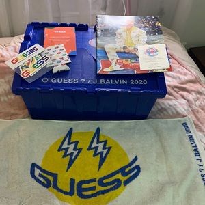 GUESS PR BOX J BALVIN